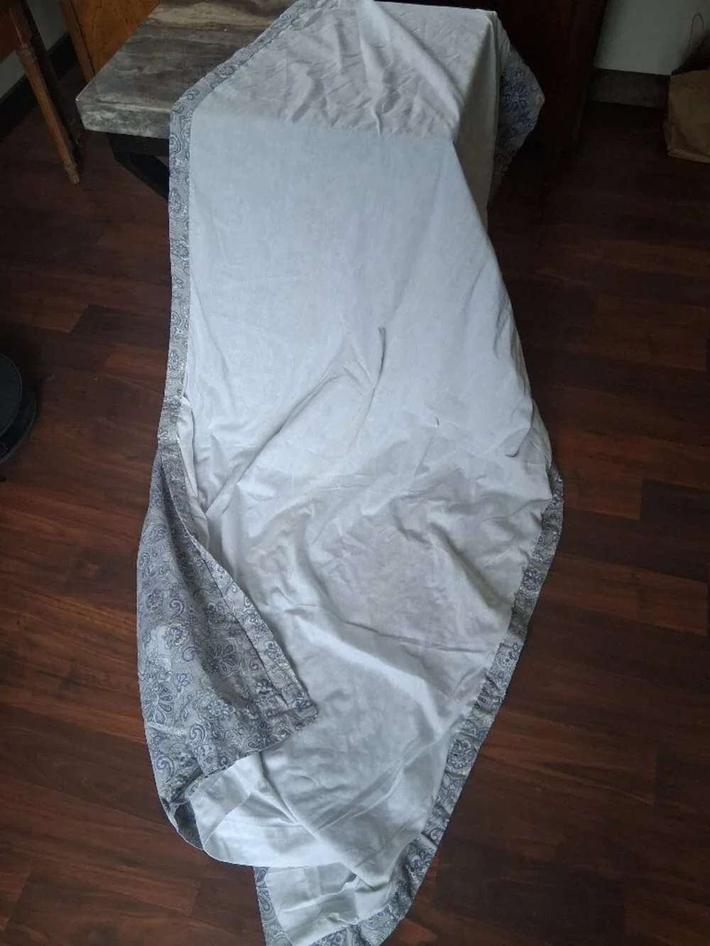 Tommy Hilfiger Grey Background Blue Accents F/Q REVERSE Duvet Cover Set + Drapes